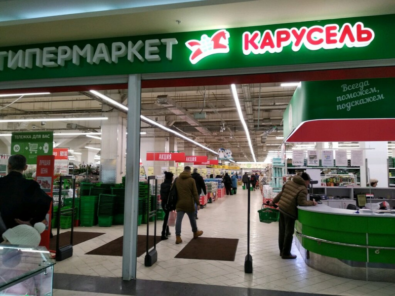 «Лэнд» и «Карусель» закрывают несколько магазинов в Петербурге, у других сетей падают продажи. Что происходит с продуктовыми во время пандемии?