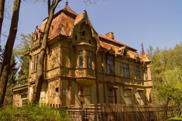 Дом с привидениями в Шуваловском парке выставили на торги